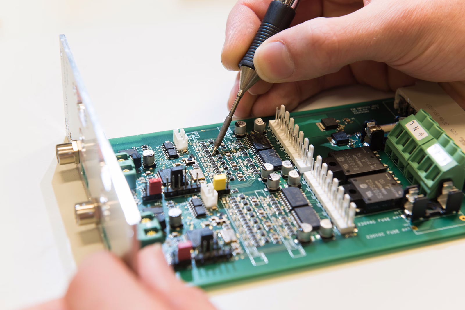 Electronics Engineering department AMOLF