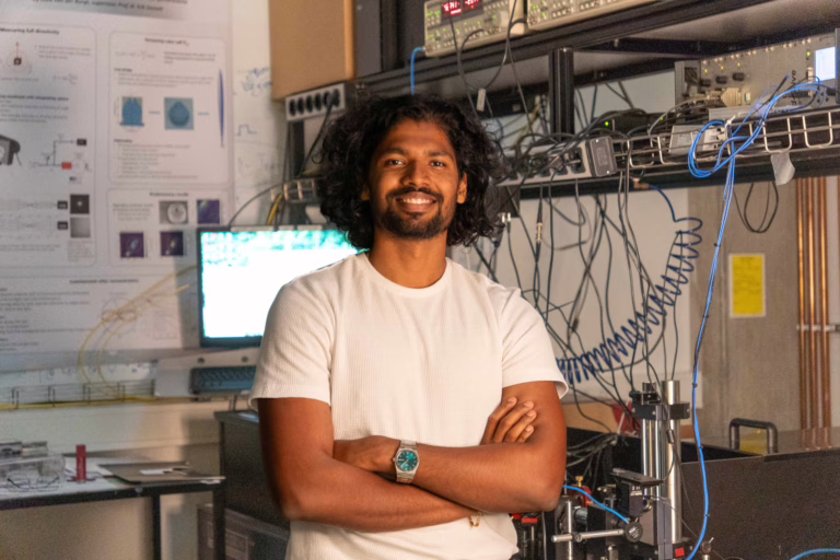 First author Rohit Raj in his lab at AMOLF