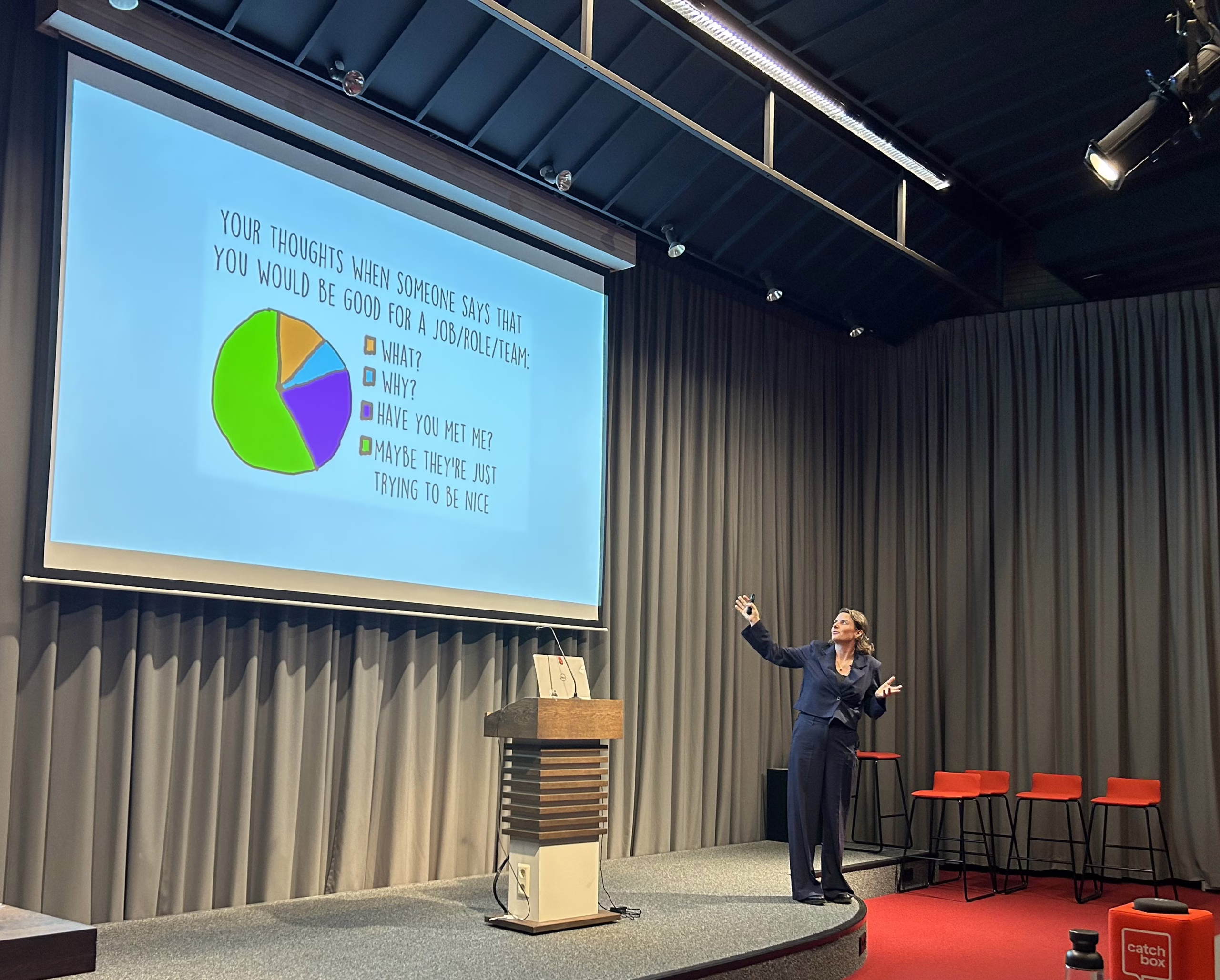 Sanne Feenstra presenting at AMOLF Diversity Day 2026.