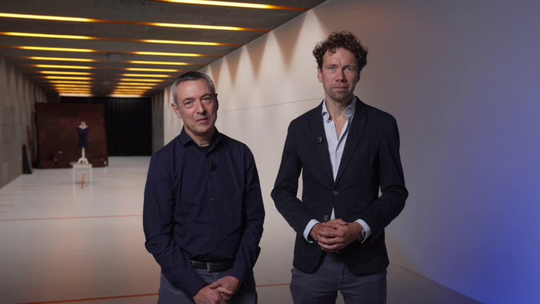 Arian van Asten and Wim Noorduin presenting their scientific journey